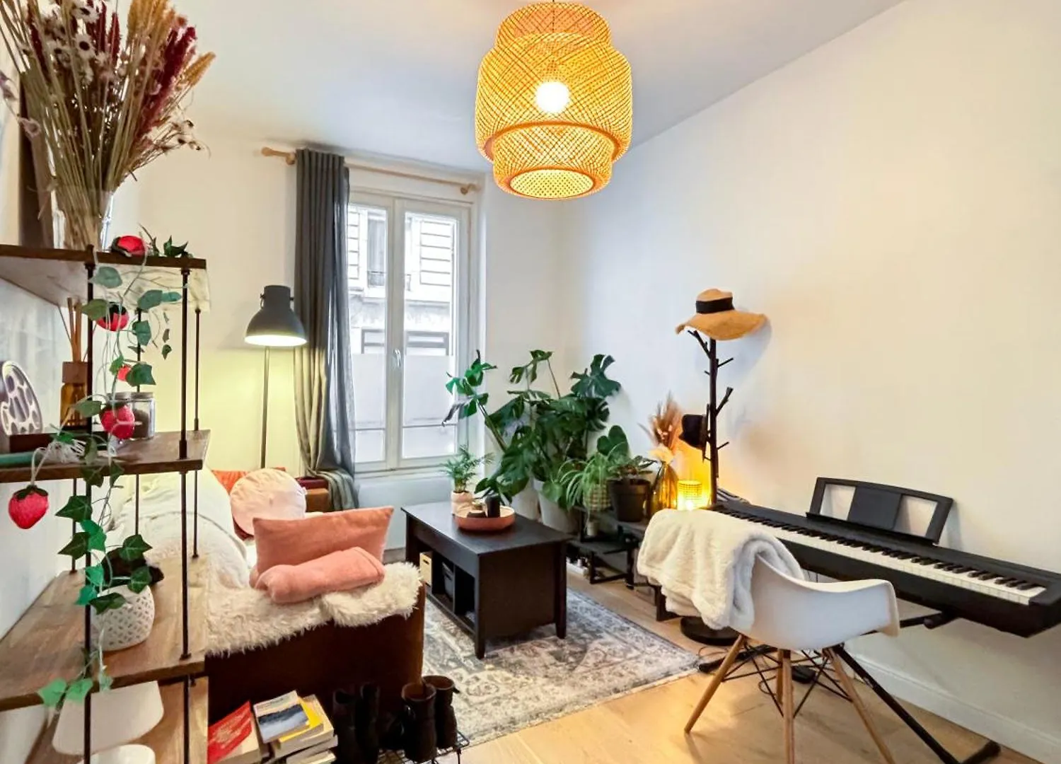 Cozy & Charming Nest Near Montparnasse contacts